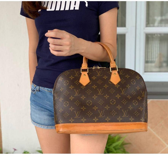 Louis Vuitton Handbags - 💎✨BEAUTIFUL✨💎 AUTHENTIC Louis Vuitton Hand bag shoulder bag